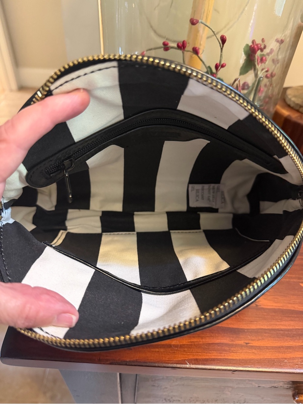 R.RIVETER women’s Hopper Crossbody Bag Black Leather - Picture 16 of 16